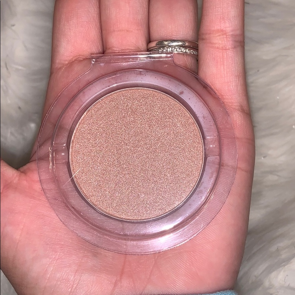 Powder highlighter - Picture 2 of 2